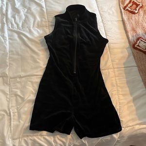 Skims Velour Short Onsie - Onyx (Black)